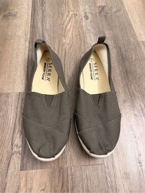 NWOT - Serra Memory Foam Slip-On Canvas Flats